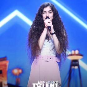 Porotce Talentu okouzlila čtrnáctiletá zpěvačka.