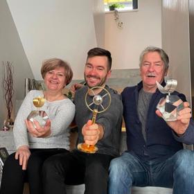 Marek Ztracený s pyšnými rodiči.