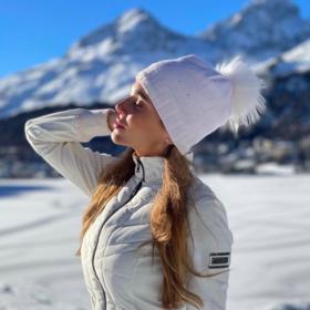 Andrea miluje hory a sníh. 