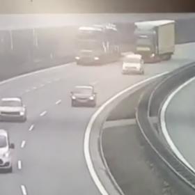 Z kamerových záznamů, které zveřejnil Jan Rýdl, je zřejmé, jak málo chybělo k tragédii. 