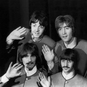 Obhajoval se také tím, že ze srandy přece hajlovala i slavná kapela Beatles nebo miliardář Elon Musk.