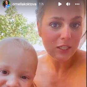 Plastiku prsou prý nepotřebuje.