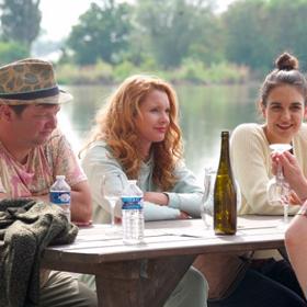 Parta kamarádů se náhodou zasekne na Pálavě.