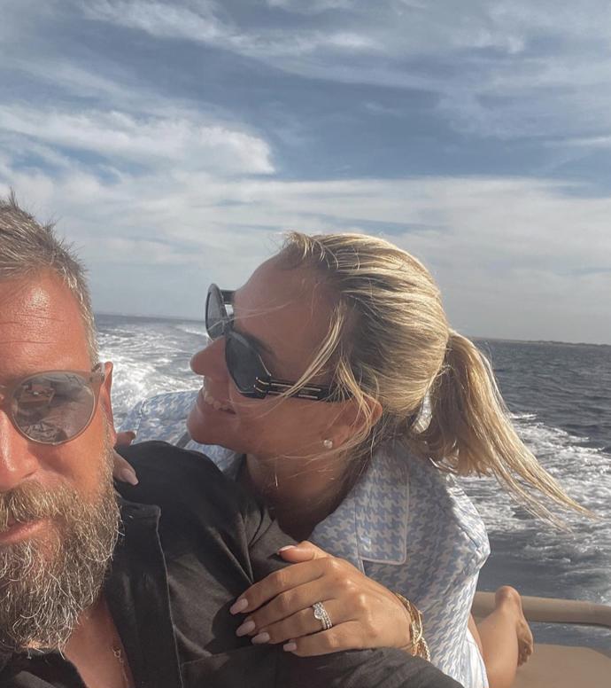 Rozsah svých zranění a konkrétní jméno agresora si zbitý Navara zatím nechává pro sebe.