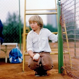 V oblíbeném seriálu Létající Čestmír hrál Lukáš Bech ve svých školních letech - a zvládal obojí, školu i natáčení.