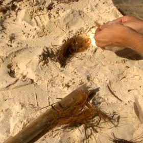 Bez ohně by to tým celebrit měl mnohem náročnější. 