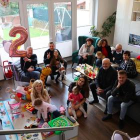 Denisa se svou rodinou. 