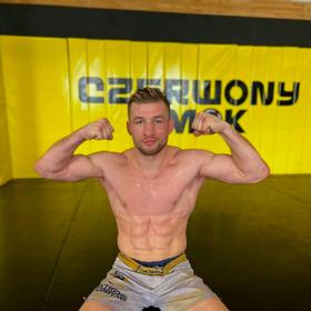 Kozma se bojovým sportům věnuje od svých sedmi let.