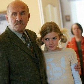 Nikol Leitgeb v seriálu Pojišťovna štěstí.