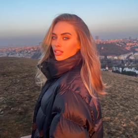 Většinu svého času tráví v přírodě, kterou vnímá jako "duševní terapii". 