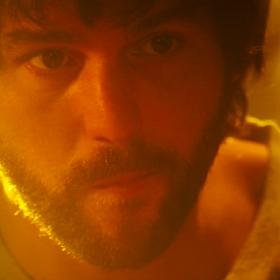 Tříska prý zpěvačku znásilňoval a podával jí uklidňující léky. 