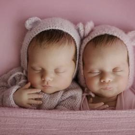 Rodina Kočkových se rozrostla o dvojčátka.