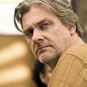 Herec Ray Stevenson zemřel.