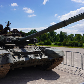 Tank T-90.