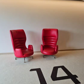 Architekti v šedesátých letech vytvořili i stylový nábytek, který je zcela typický pro Thermal.