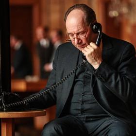 Snímek Muž, který stál v cestě nás vezme do roku 1968 a období vstupu vojsk Varšavské smlouvy.