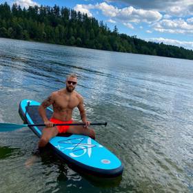 Marek Peksa je fitness trenér, hokejista a model.