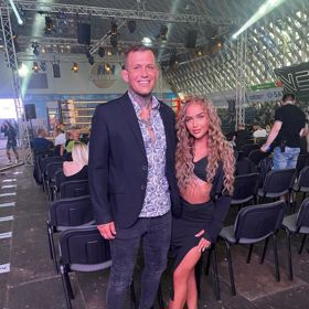 Dokonce s ním drží dietu před blížícím se zápasem.