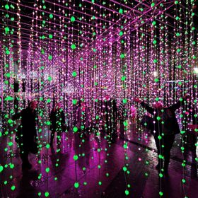 Světla hrají na festivalu hlavní roli.