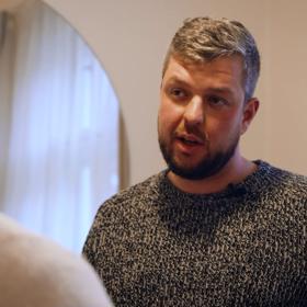 Spisovatel Petr Ludwig Strakatého zkritizoval.