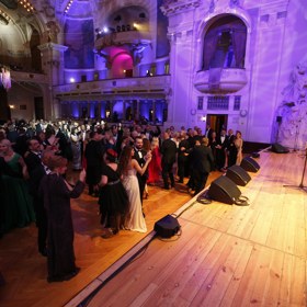 Česko-Slovenský ples uplynulého roku.