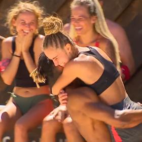 Nevznikne mezi nimi během boje o přežití románek?