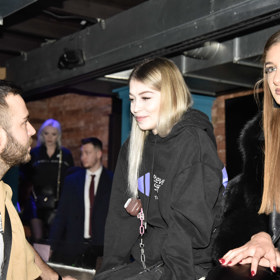 Incident se stal ve vlaku cestou do Prahy.