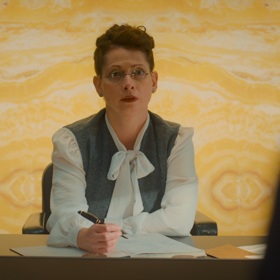 Zlatá labuť u diváků boduje. 