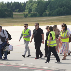 Z letadla rovnou do luxusního BMW