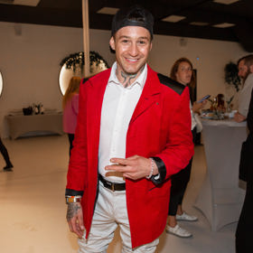 Sámer Issa má doma anglického buldočka, prý slouží jako štít vůči ženám.