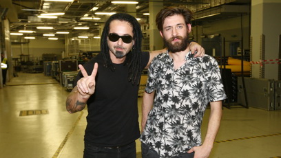 FOTO: Členové kapely Mandrage Josef Bolan a František Bořík společně pózovaly v O2 Areně roku 2017.