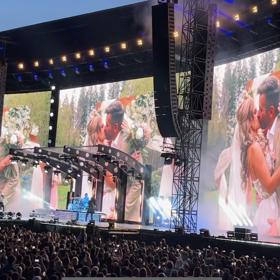 Marek Ztracený na koncertě v Edenu ukázal video ze své tajné svatby. Ženil se na Šumavě, odkud pochází