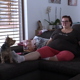 Temperamentní Lucie byla vyhozena na mráz. 