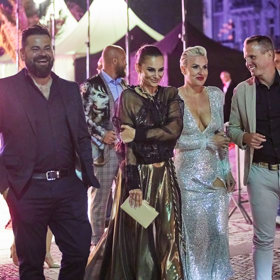 Zatímco Lenka Limberská mrzla, její muž měl úsměv od ucha k uchu. 