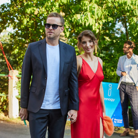 Jakub Prachař a Sara Sandeva loni ve Varech.