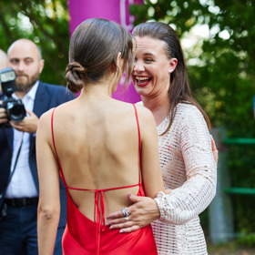 Kristýna Leichtová se Sarou Sandevou. 