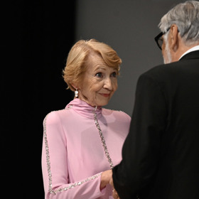 Daniela Kolářová ve Varech převzala ocenění za celoživotní přínos. 