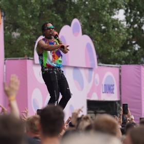 Na Bena přišli mladí i starší.