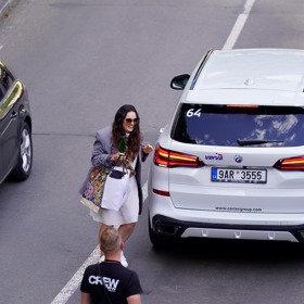 Slavná zpěvačka dorazila na filmový festival.