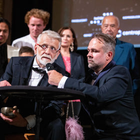 Josef Formánek přečetl před uvedením filmu úryvek ze své knihy Dvě slova jako klíč.