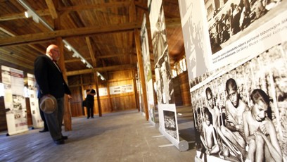 FOTO: Expozice na místě bývalého koncentračního tábora pro Romy v Hodoníně u Kunštátu.