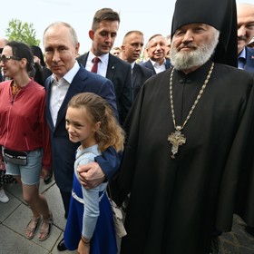 Vladimir Putin ochotně pózoval s dětmi