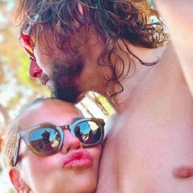 Hrdličky sdílely i zamilovaný snímek