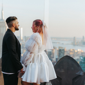 Po obřadu vyrazili na Manhattan - konkrétně na Top Of The Rock vyhlídku, kde se už Anežka převlékla do šatiček