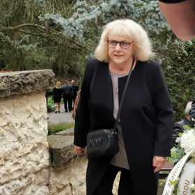 První příchozí na pohřeb s Janou Šulcovou.