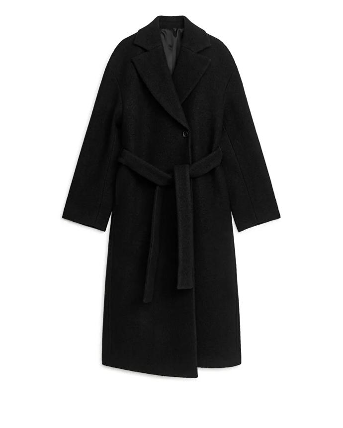 Vlněný plášť, Arket, 6 290 Kč.