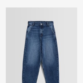 Široké džíny. Bershka, 799 Kč