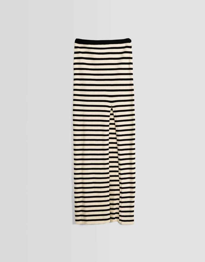Úpletová sukně s rozparkem. Bershka, 549 Kč