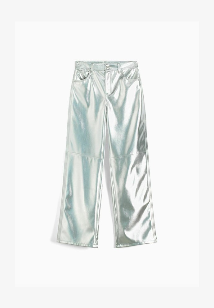 Metalické kalhoty. Bershka, 699 Kč