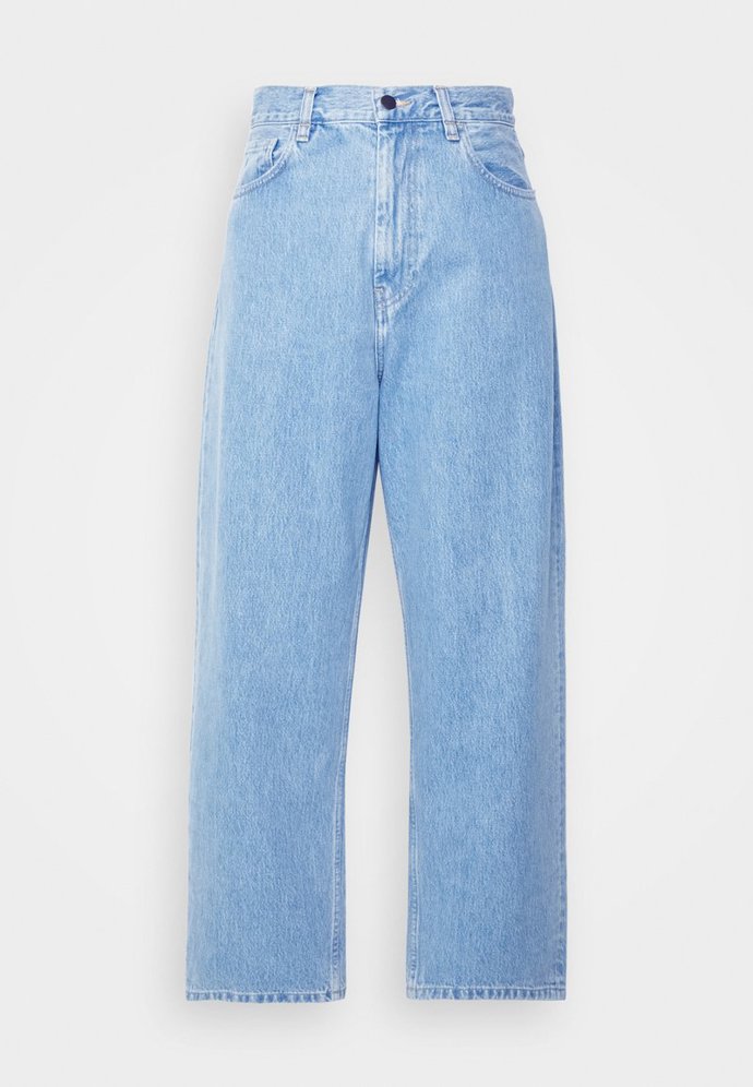 Světlejší odstín sluší střihu do pasu. Carhartt WIP, 2 390 Kč